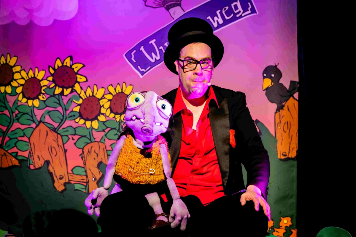 Zauberer ZaPPaloTT im Garten mit Stulle Stubenfliege Zauberer Würzburg Kinderzauberer Marktheidenfeld Würzburg Bamberg Nürnberg Schweinfurt Clown