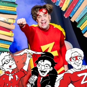 ZaPPaloT | SuperHeld im Vordergrund drei Comicfiguren